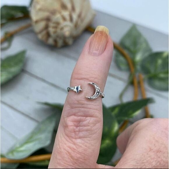 Sterling Silver Crescent Moon And Star Toe Ring - Picture 2 of 3